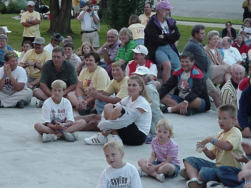 crowd3
