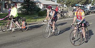 riders at start